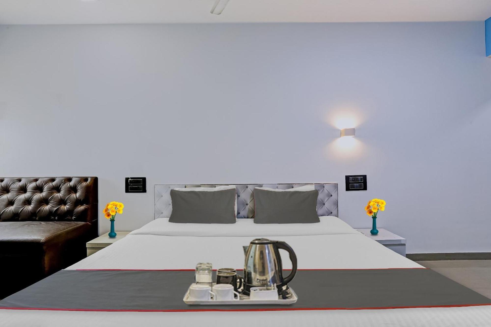 Oyo Salt House Hotel Mumbai Ngoại thất bức ảnh