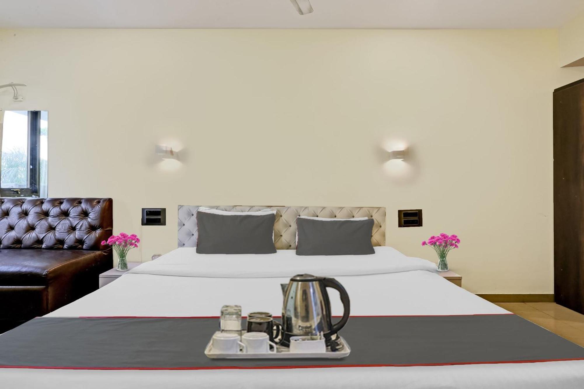 Oyo Salt House Hotel Mumbai Ngoại thất bức ảnh