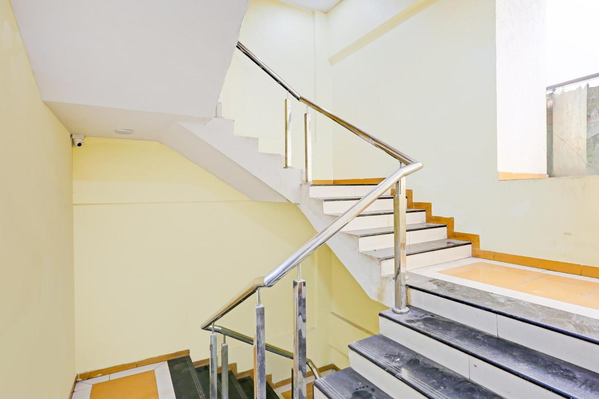 Oyo Salt House Hotel Mumbai Ngoại thất bức ảnh