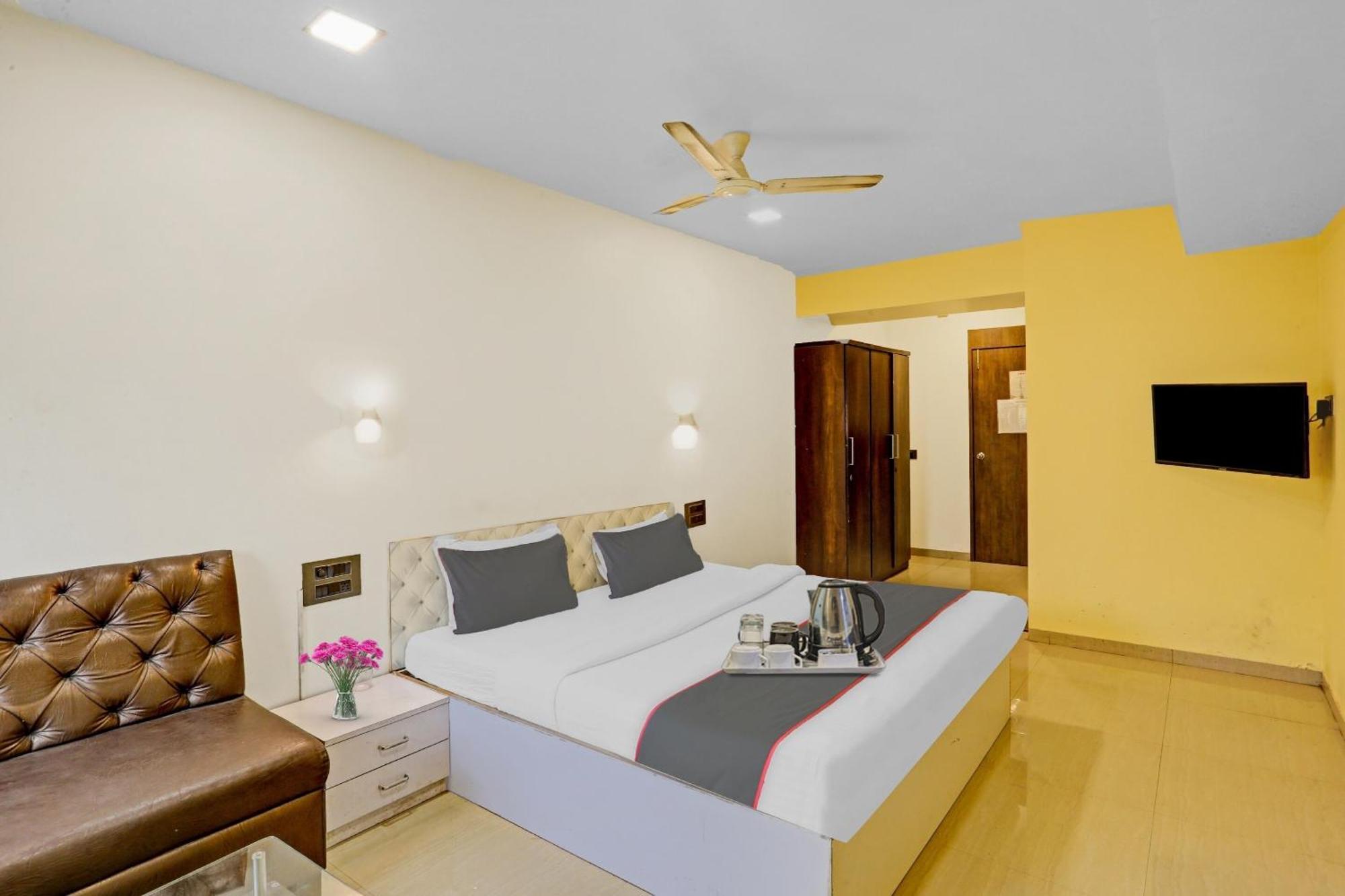 Oyo Salt House Hotel Mumbai Ngoại thất bức ảnh